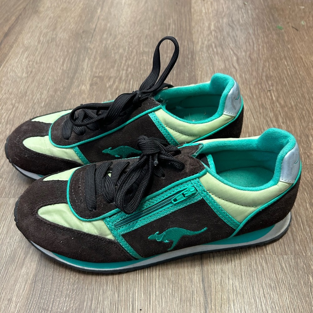 Kangaroo Women's Size 6 Shoe Green/Brown